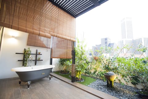 Suite (Artist)  | Balcony