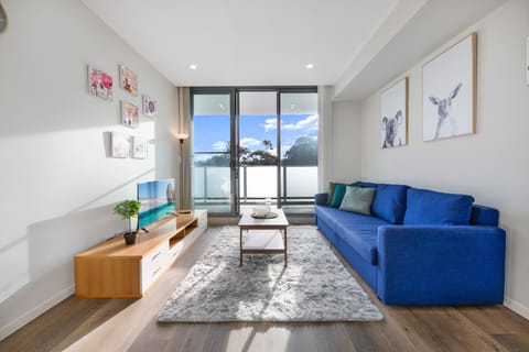 Apartment, 2 Bedrooms | Living room | Flat-screen TV