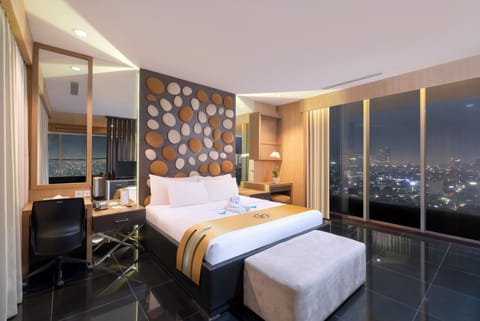 The Residence | Minibar, in-room safe, desk, soundproofing