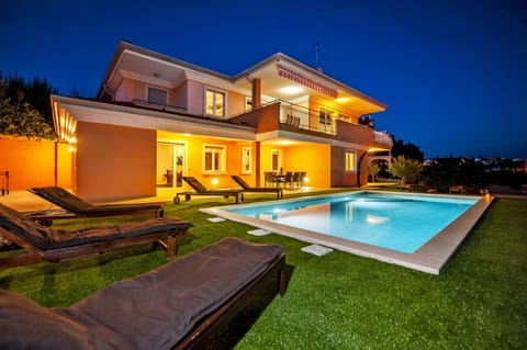 House | 4 bedrooms, WiFi