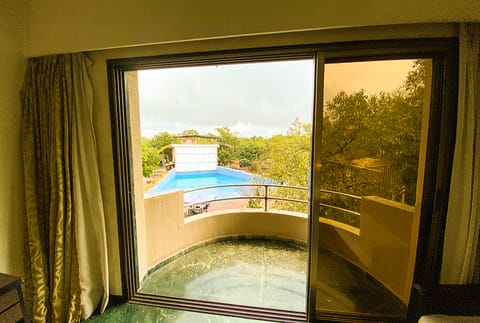 Superior Double Room, 1 King Bed | In-room safe, blackout drapes, soundproofing, bed sheets