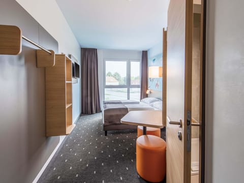 Double Room | Premium bedding, desk, soundproofing, WiFi (free)