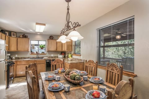 Studio (3 Bedrooms) | Property amenity