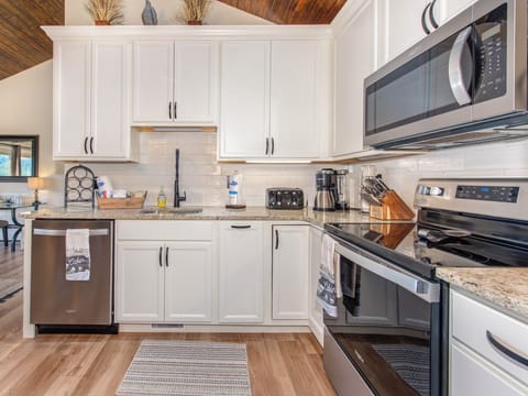 Studio (2 Bedrooms) | Property amenity