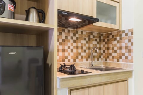 Room | Private kitchen | Fridge, stovetop, cookware/dishes/utensils