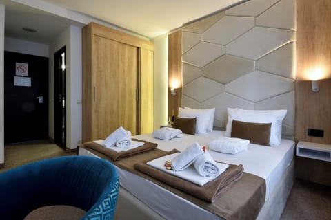 Executive Double Room | Memory foam beds, in-room safe, desk, blackout drapes