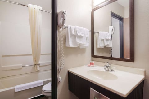 Standard Room, 1 King Bed, Non Smoking | Iron/ironing board, rollaway beds, free WiFi, bed sheets