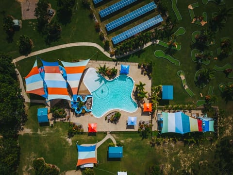 2 outdoor pools
