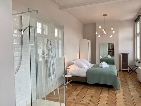 Superior Apartment, 1 King Bed | Bathroom | Shower, free toiletries, hair dryer, bathrobes