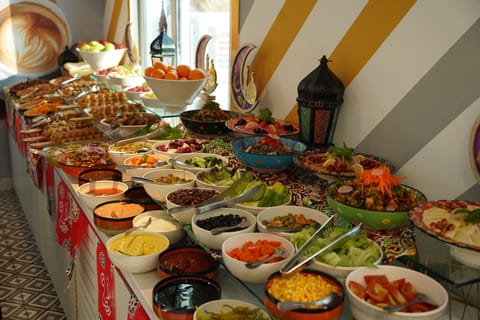 Daily buffet breakfast for a fee