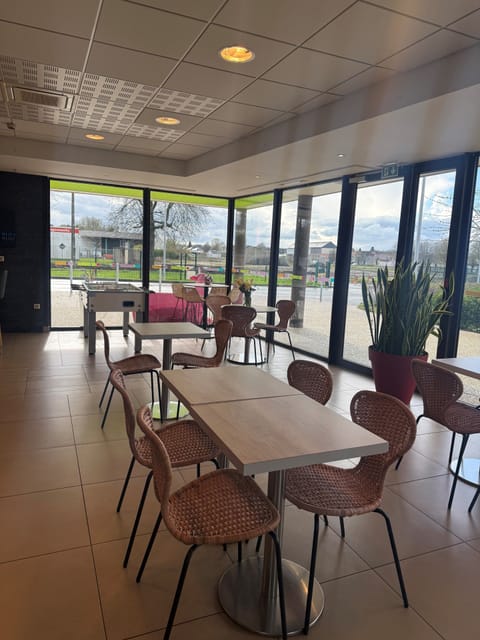 Daily continental breakfast (EUR 11 per person)