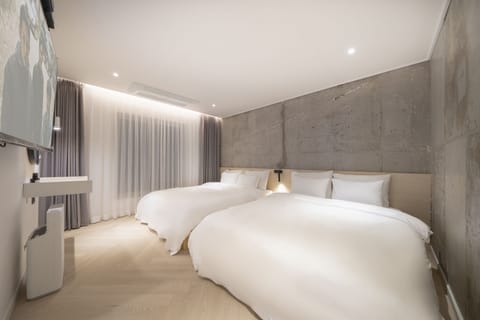 Family Twin Room | Down comforters, blackout drapes, soundproofing, free WiFi