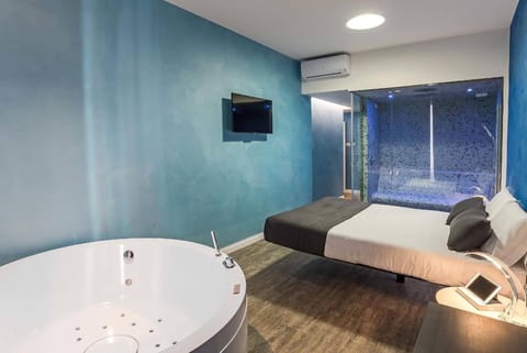 Suite, Jetted Tub | Frette Italian sheets, down comforters, memory foam beds, minibar