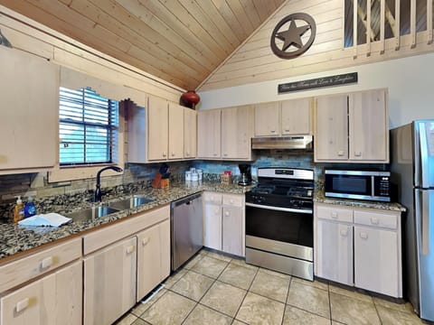 Studio (2 Bedrooms) | Property amenity