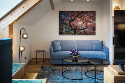 Junior Suite | Premium bedding, in-room safe, desk, laptop workspace