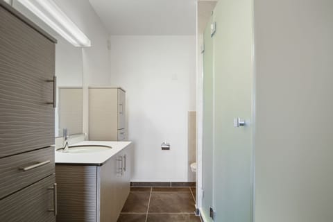 Superior Double Room | Bathroom | Free toiletries, hair dryer, towels