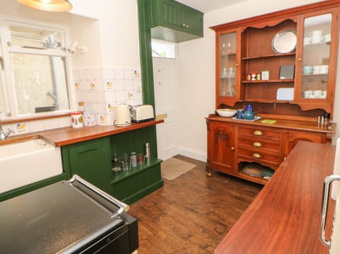 Cottage | 3 bedrooms, individually decorated, individually furnished, free WiFi