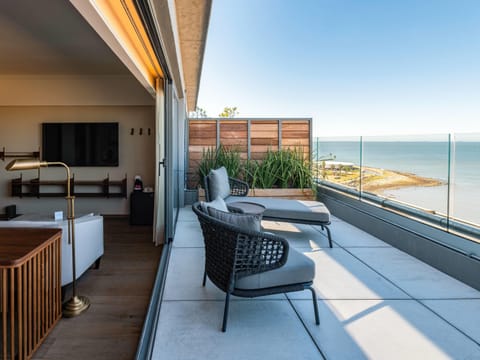 Deluxe Suite, 1 King Bed, Balcony, Sea View | Minibar, in-room safe, desk, blackout drapes