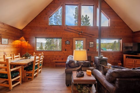 House, Multiple Beds, Hot Tub, Mountain View | Living area | 40-inch flat-screen TV with cable channels, TV, DVD player