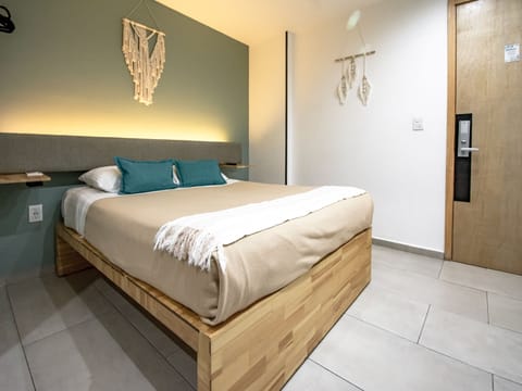 Standard Room, 1 Double Bed | Hypo-allergenic bedding, soundproofing, free WiFi, bed sheets