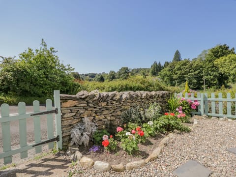 Cottage | Property grounds