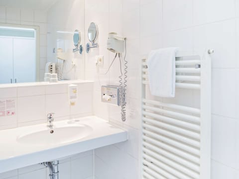 Eco-friendly toiletries, hair dryer, towels