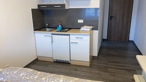 Single Room, Private Bathroom, Courtyard View | Interior