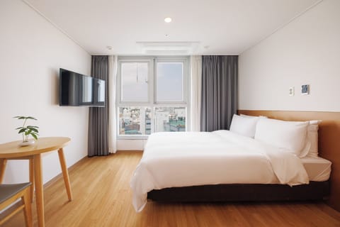 Deluxe Double Room | Laptop workspace, free WiFi, bed sheets