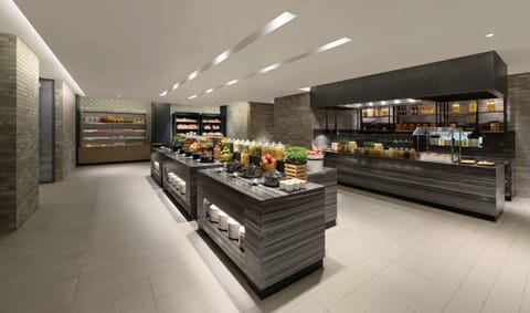 2 restaurants; breakfast, lunch, and dinner served