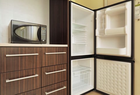 Hypo-allergenic bedding, blackout drapes, iron/ironing board, free WiFi