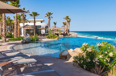 5 outdoor pools, pool umbrellas, sun loungers