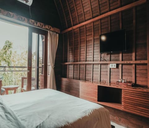 Wooden Suite Room | Desk, free WiFi, bed sheets