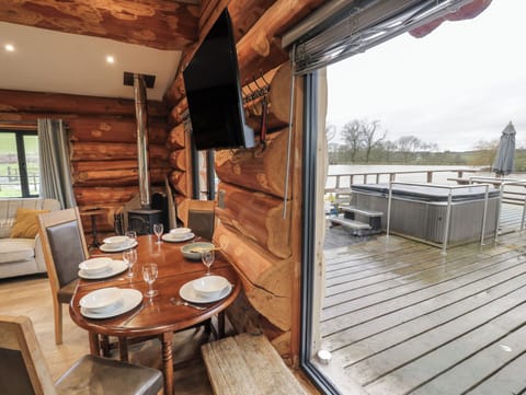 Cottage | Dining