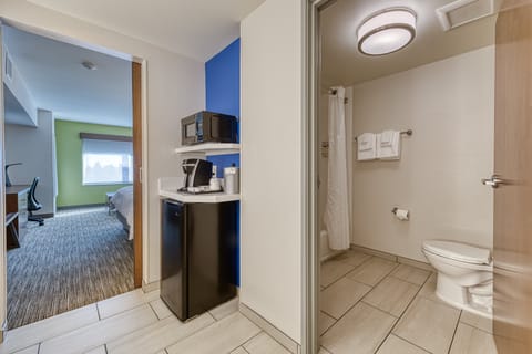 Suite, 1 Bedroom | 1 bedroom, in-room safe, desk, iron/ironing board