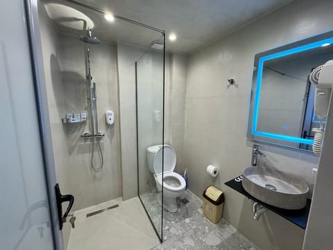 Quadruple Room, Balcony | Bathroom | Hair dryer, towels