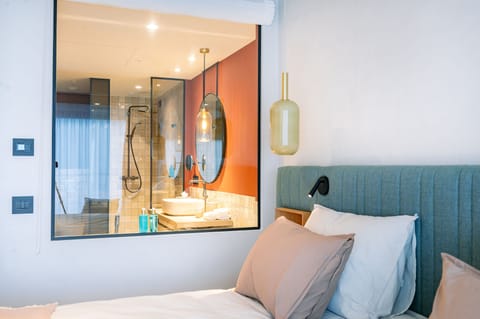 Free toiletries, hair dryer, bathrobes, towels