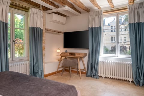 Standard Suite | Television