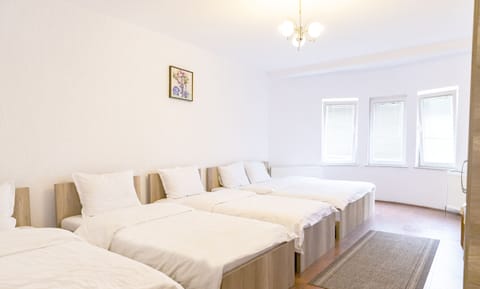 Comfort Quadruple Room | Desk, free WiFi, bed sheets