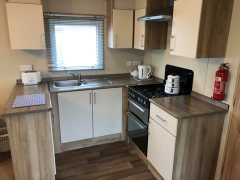 Superior Mobile Home | Private kitchen