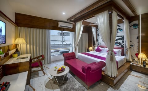 Suite | In-room safe, free WiFi, bed sheets