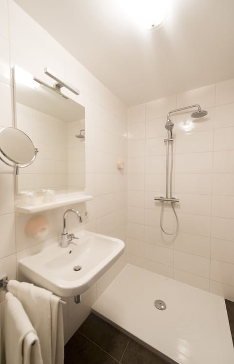 Classic Room | Bathroom | Hair dryer, slippers, towels