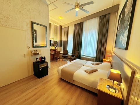 Classic Room | In-room safe, desk, iron/ironing board, free WiFi