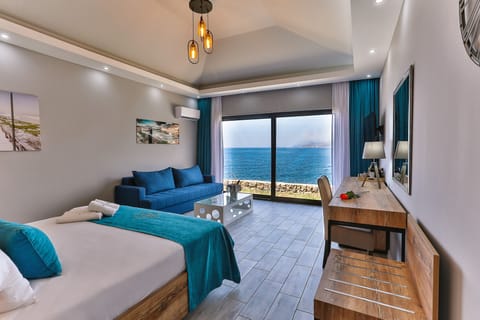 Superior Villa | In-room safe, desk, laptop workspace, blackout drapes