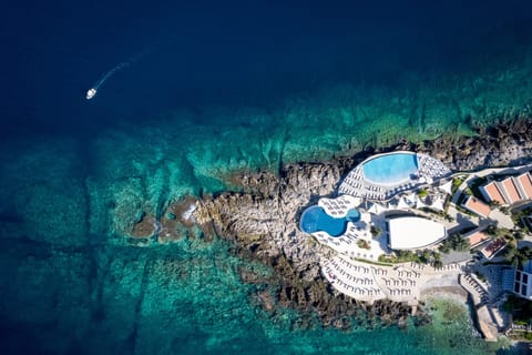 Private beach, beach umbrellas, beach towels