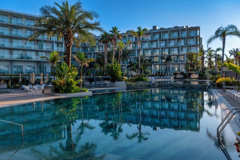 5 outdoor pools, pool umbrellas, sun loungers