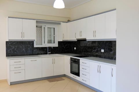 Penthouse, 1 Bedroom | Private kitchen | Mini-fridge, paper towels