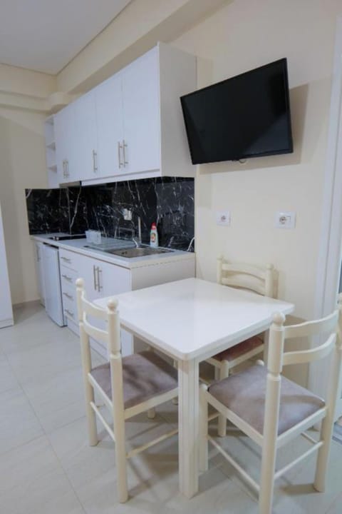 Triple Room, Balcony | Private kitchen | Mini-fridge, paper towels