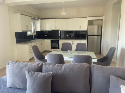 Penthouse, 1 Bedroom | Private kitchen | Mini-fridge, paper towels