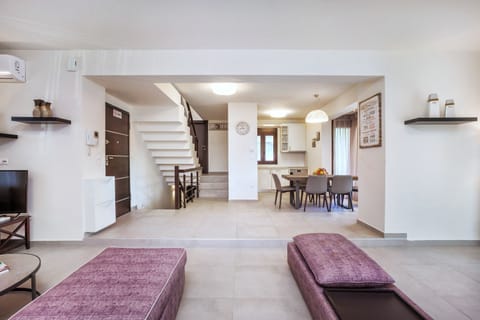 Superior Villa, 4 Bedrooms, Private Pool | Living room | LED TV