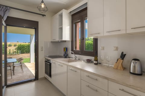 Deluxe Villa, 5 Bedrooms, Private Pool | Private kitchen | Fridge, oven, stovetop, dishwasher